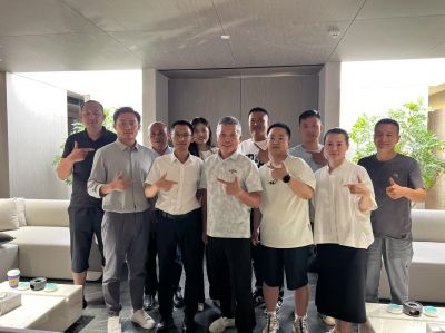 老鹰基金刘小鹰一行参观索孚航空