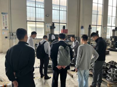 投资人赴索孚航空进行考察